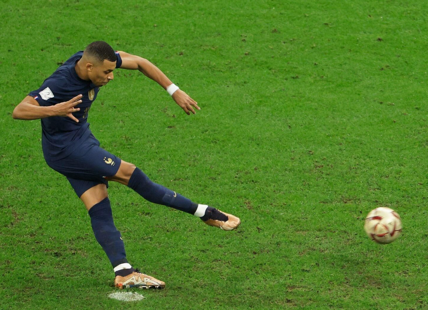 弗里克西超杯决赛前发布会:聚焦团队,无惧挑战